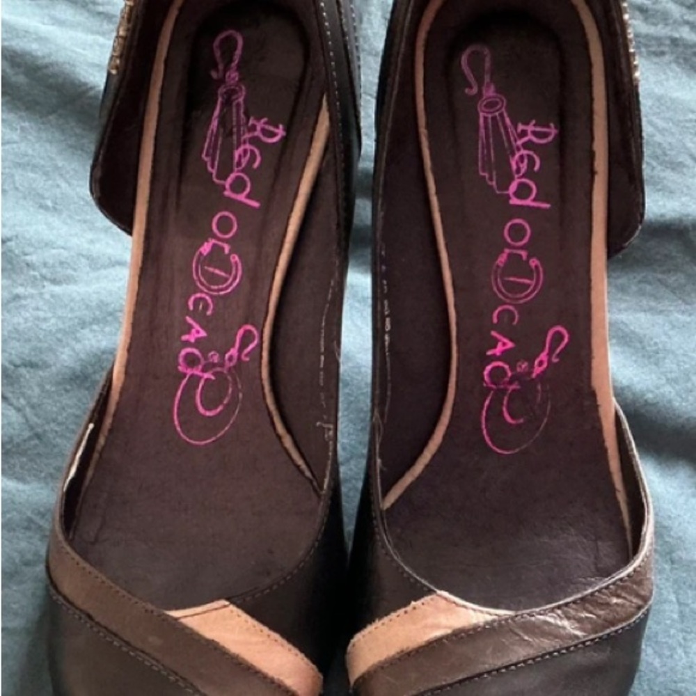 Red or Dead Women's Black and Tan Heels